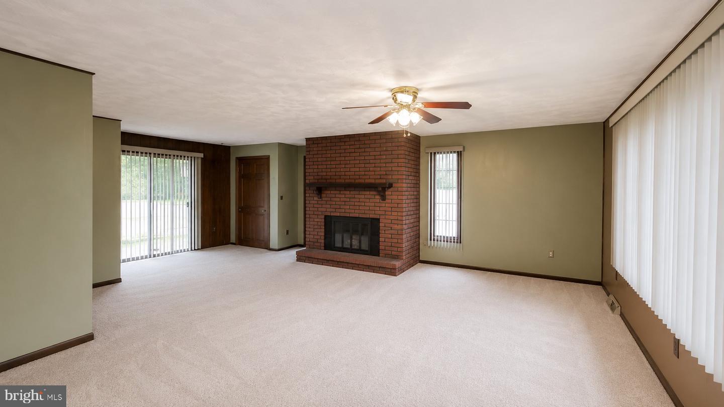 100 Kennedy Blvd Property Photo 9