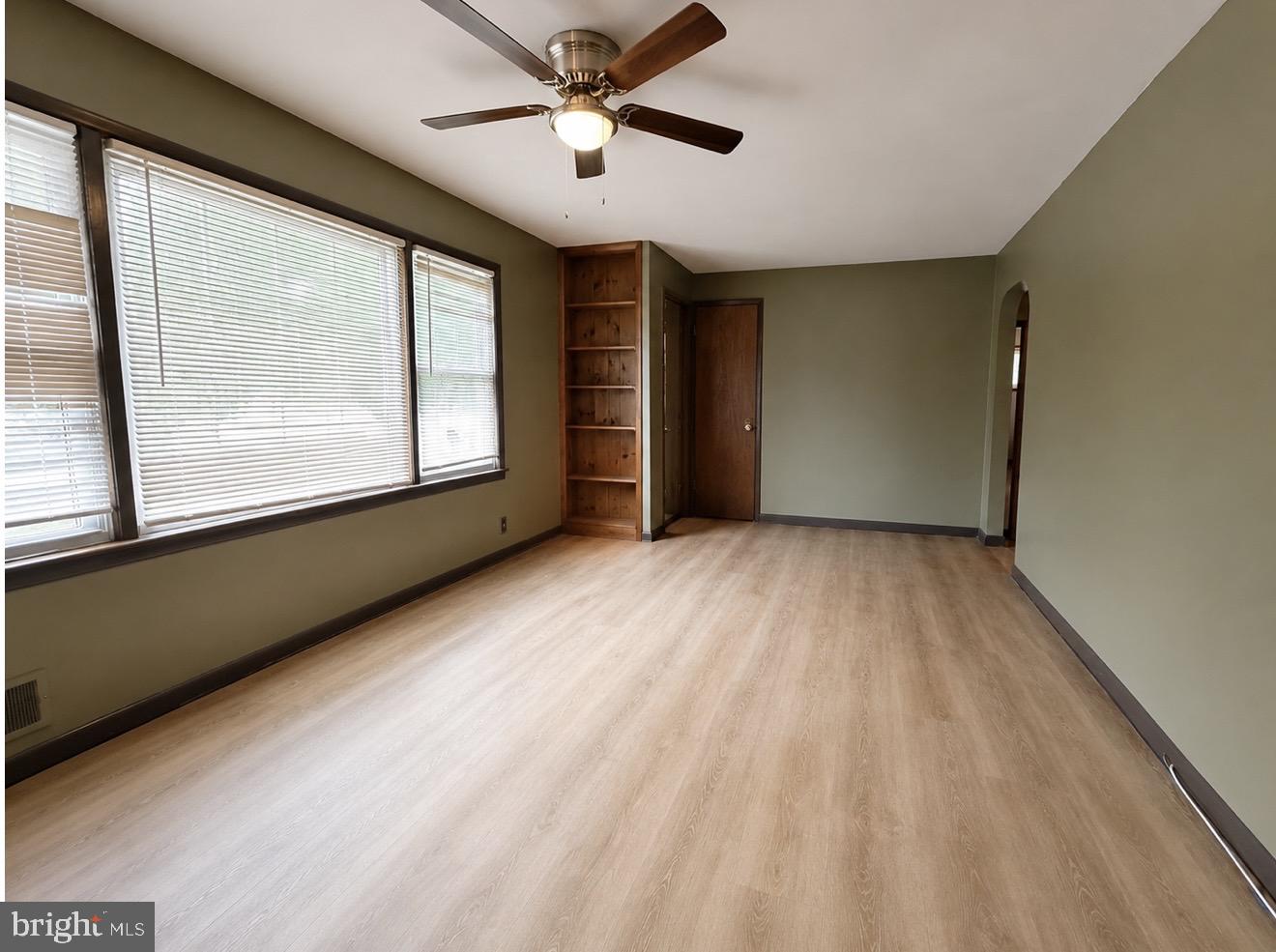 100 Kennedy Blvd Property Photo 12