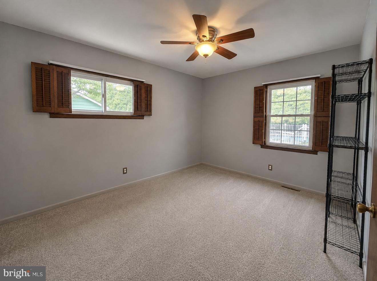 100 Kennedy Blvd Property Photo 19