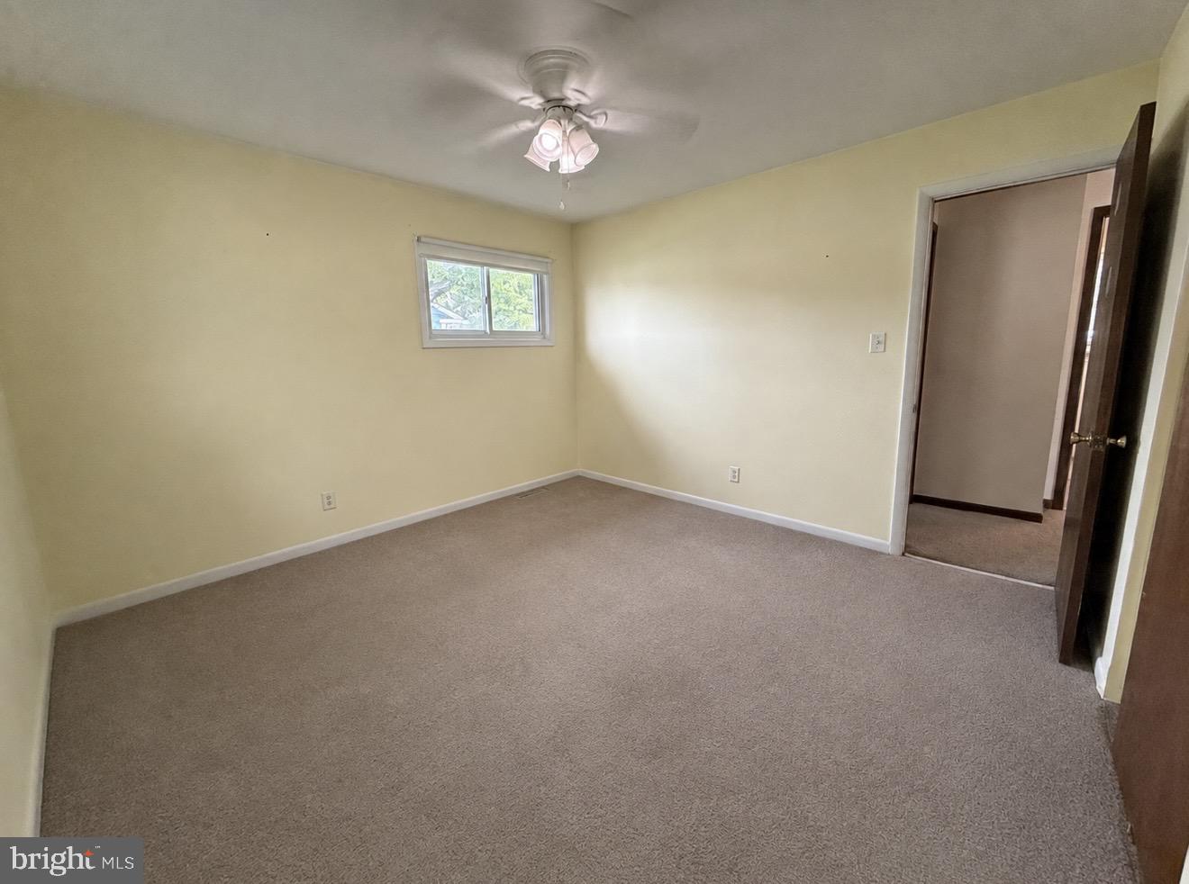 100 Kennedy Blvd Property Photo 23