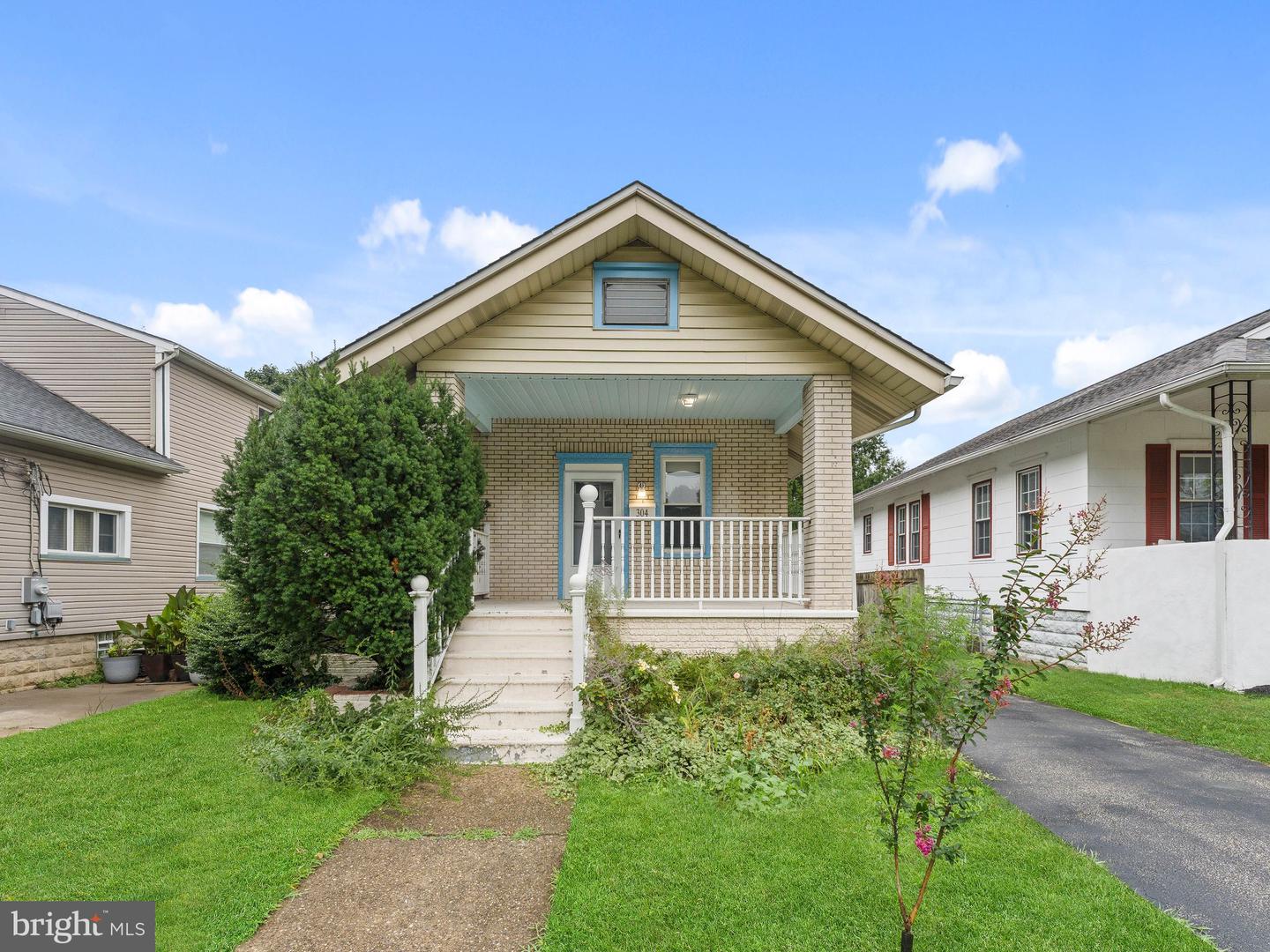 304 Woodlawn Ter Property Photo 1