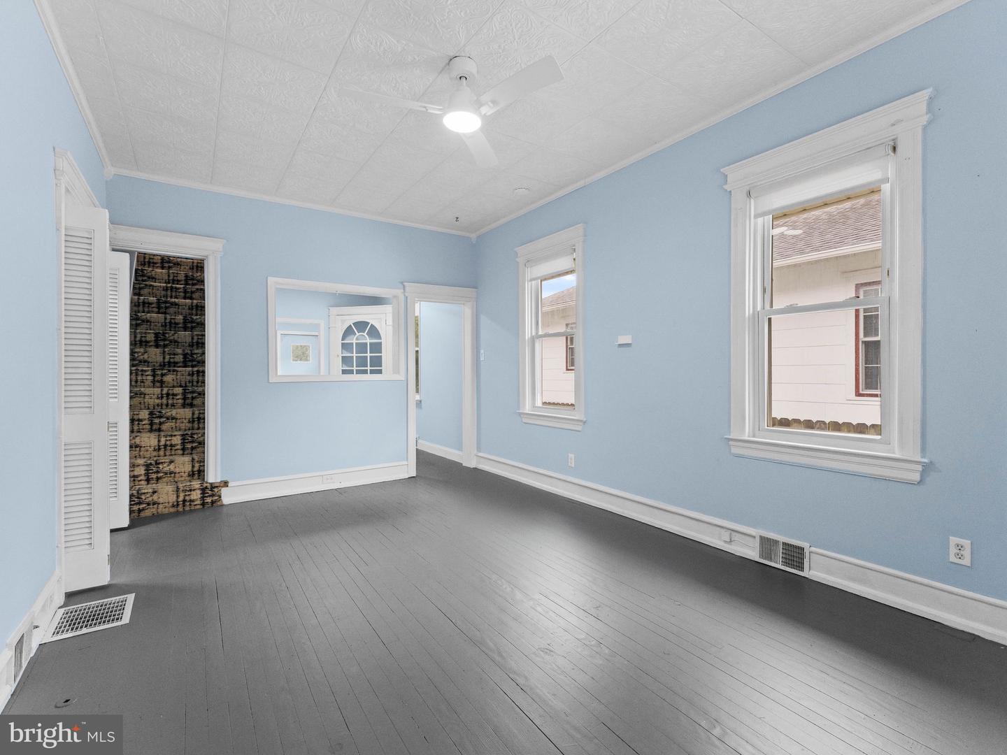 304 Woodlawn Ter Property Photo 6