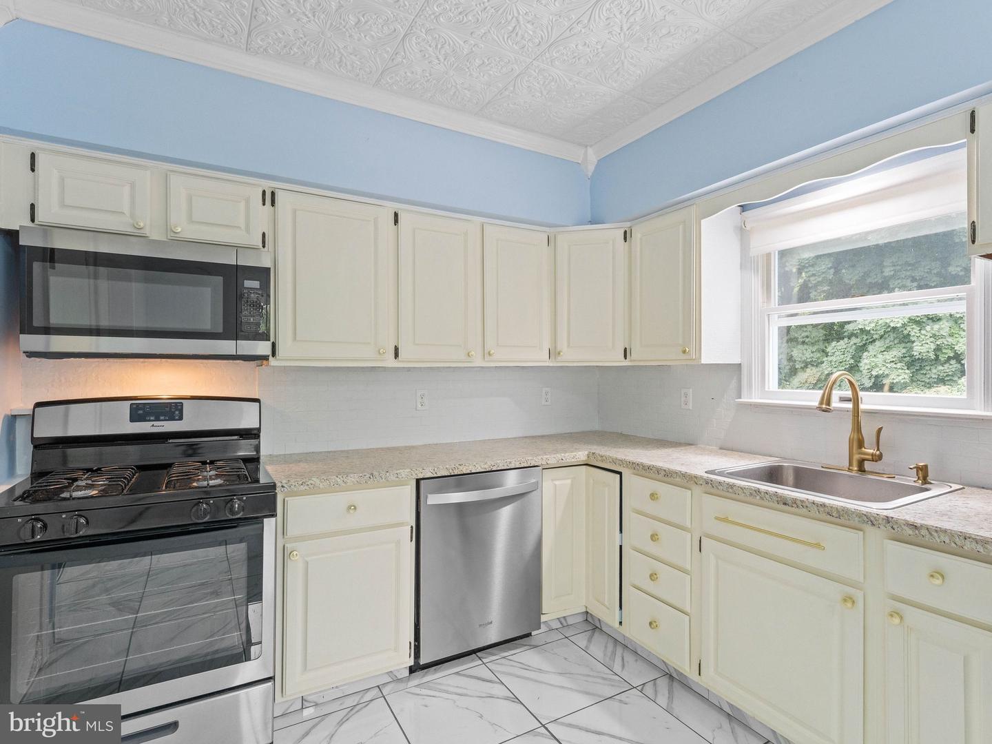 304 Woodlawn Ter Property Photo 10