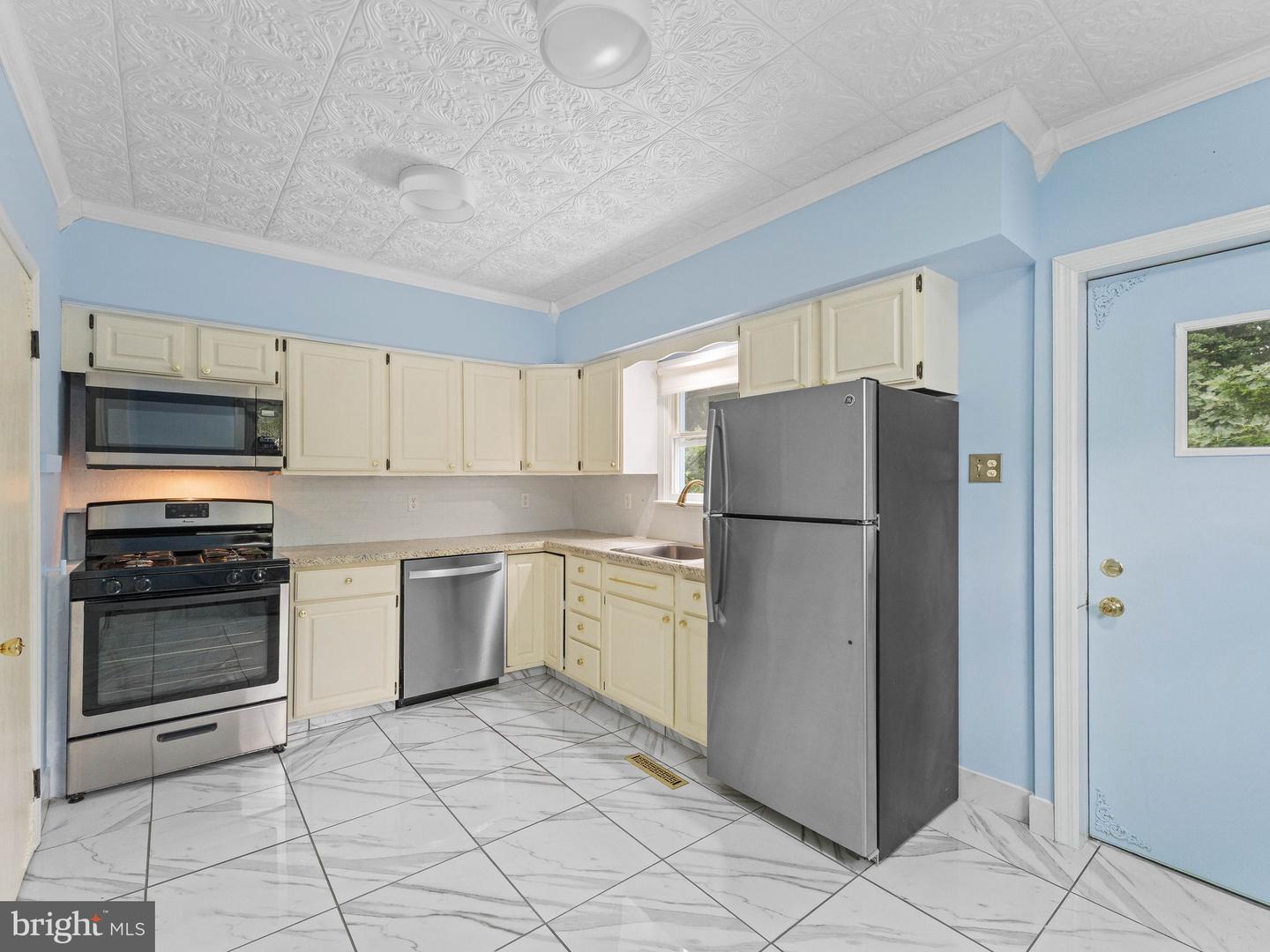 304 Woodlawn Ter Property Photo 11