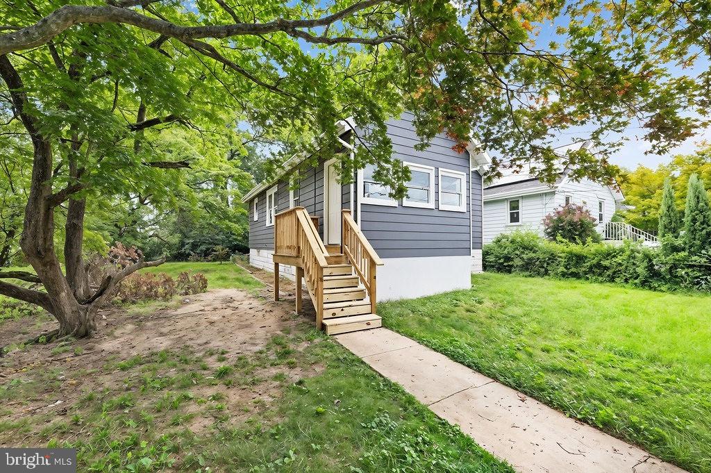 865 N Read Ave Property Photo 3