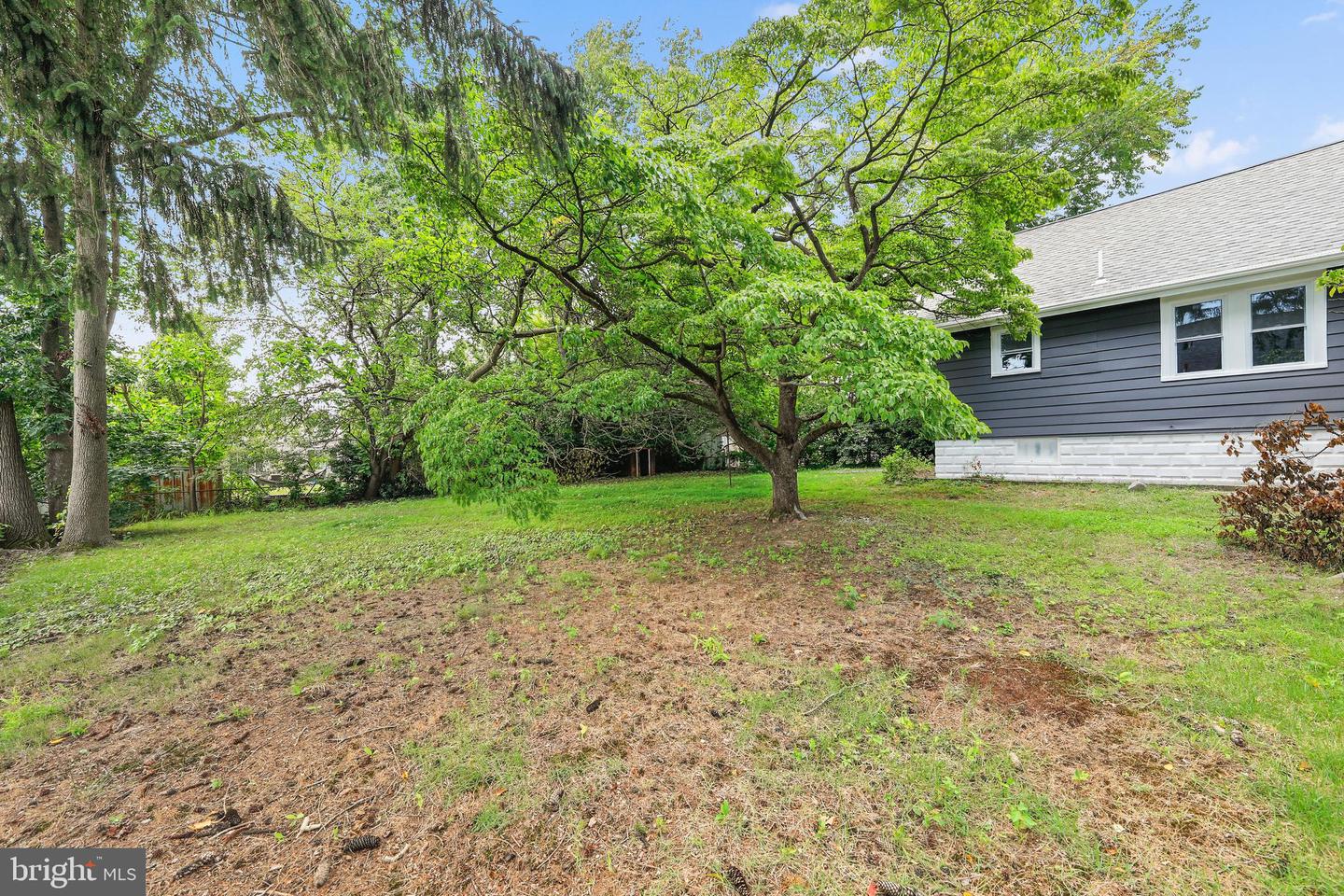 865 N Read Ave Property Photo 4