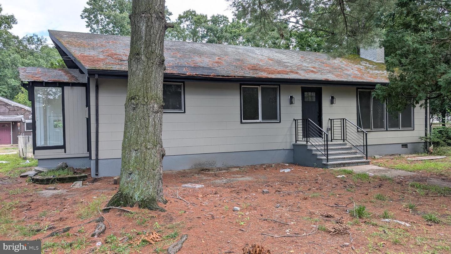 555 BILPER AVE Property Photo 1