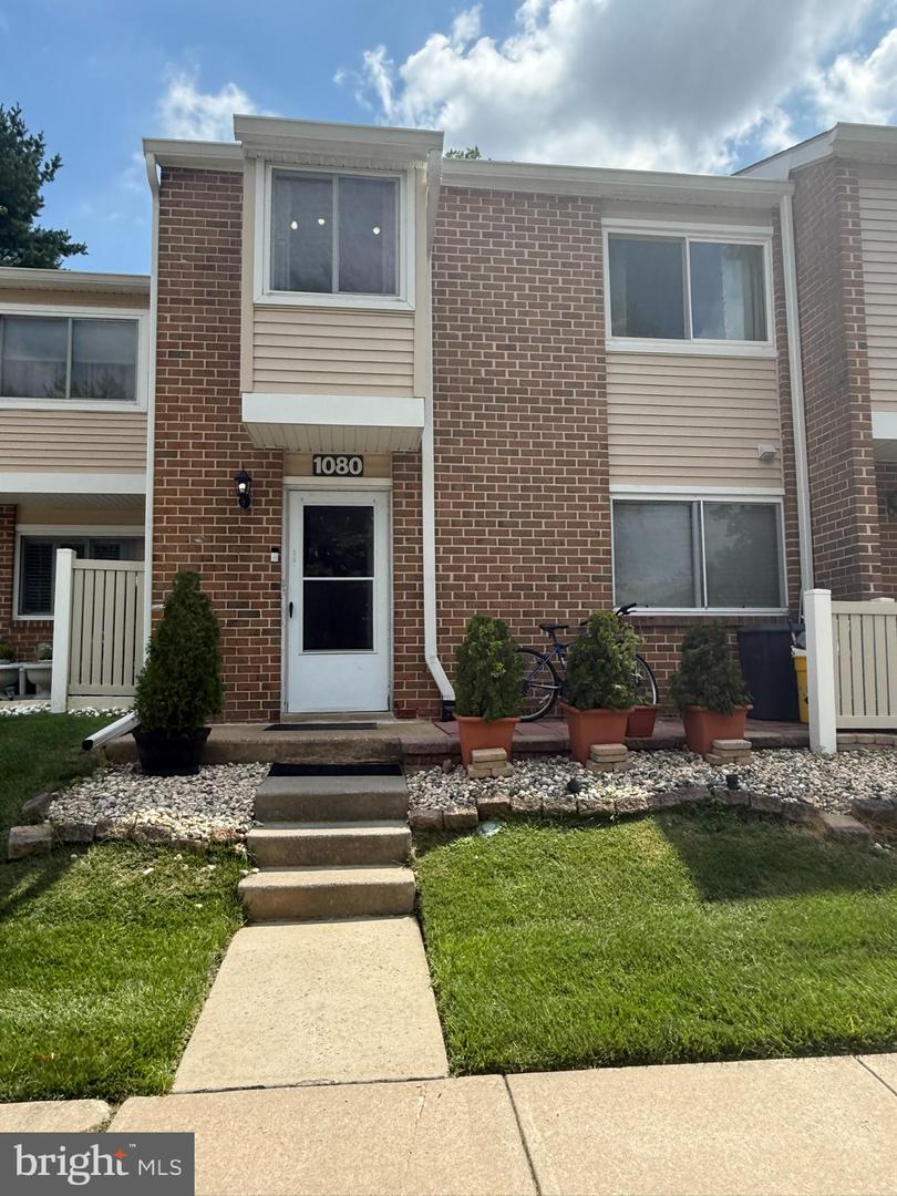 1080 PENDLETON CT Property Photo 1