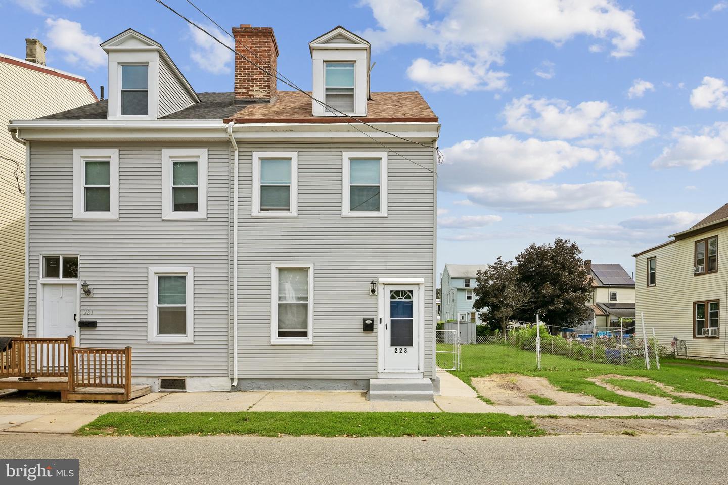 223 Hudson St Property Photo 1