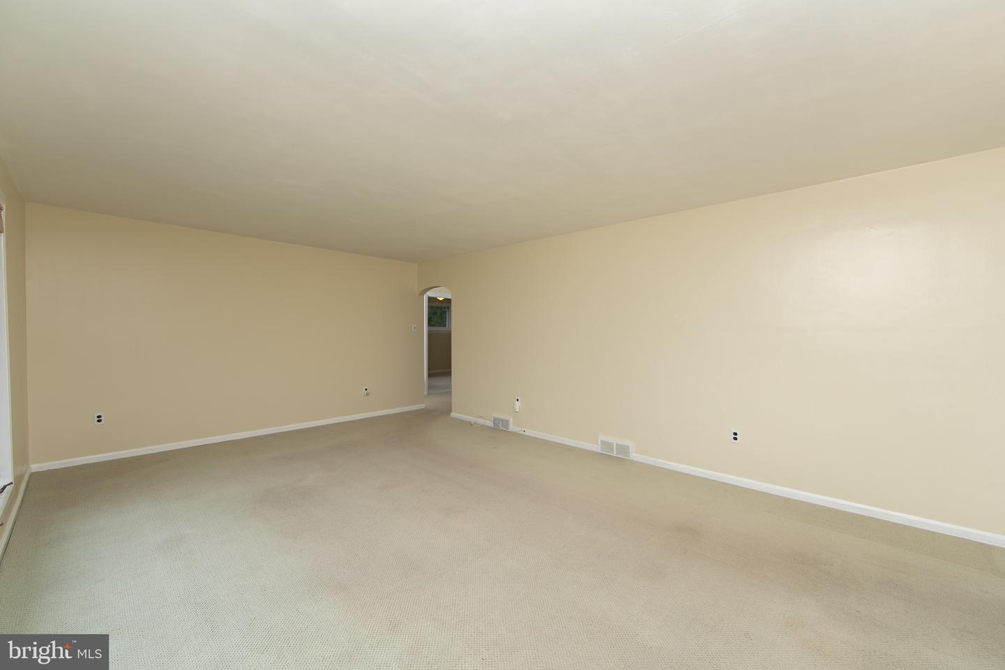6 Sunset Dr Property Photo 2