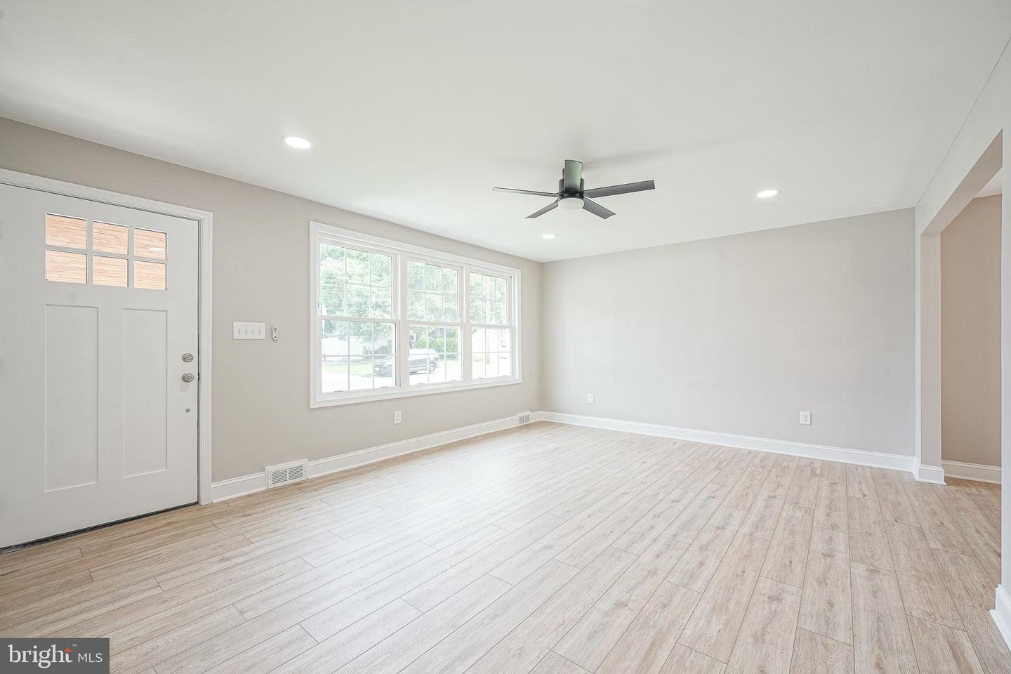 412 W Cedar Ave Property Photo 3
