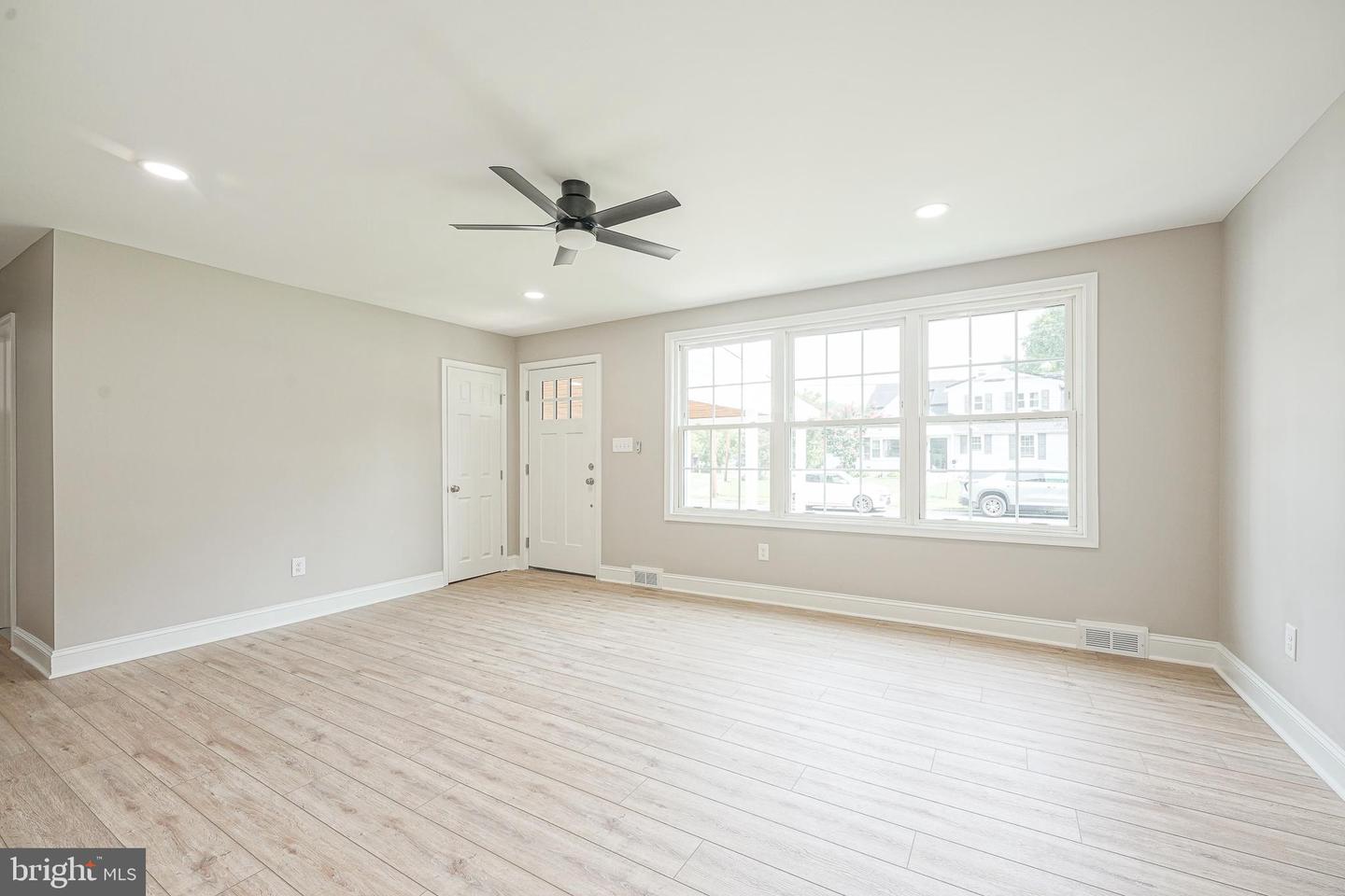412 W Cedar Ave Property Photo 4