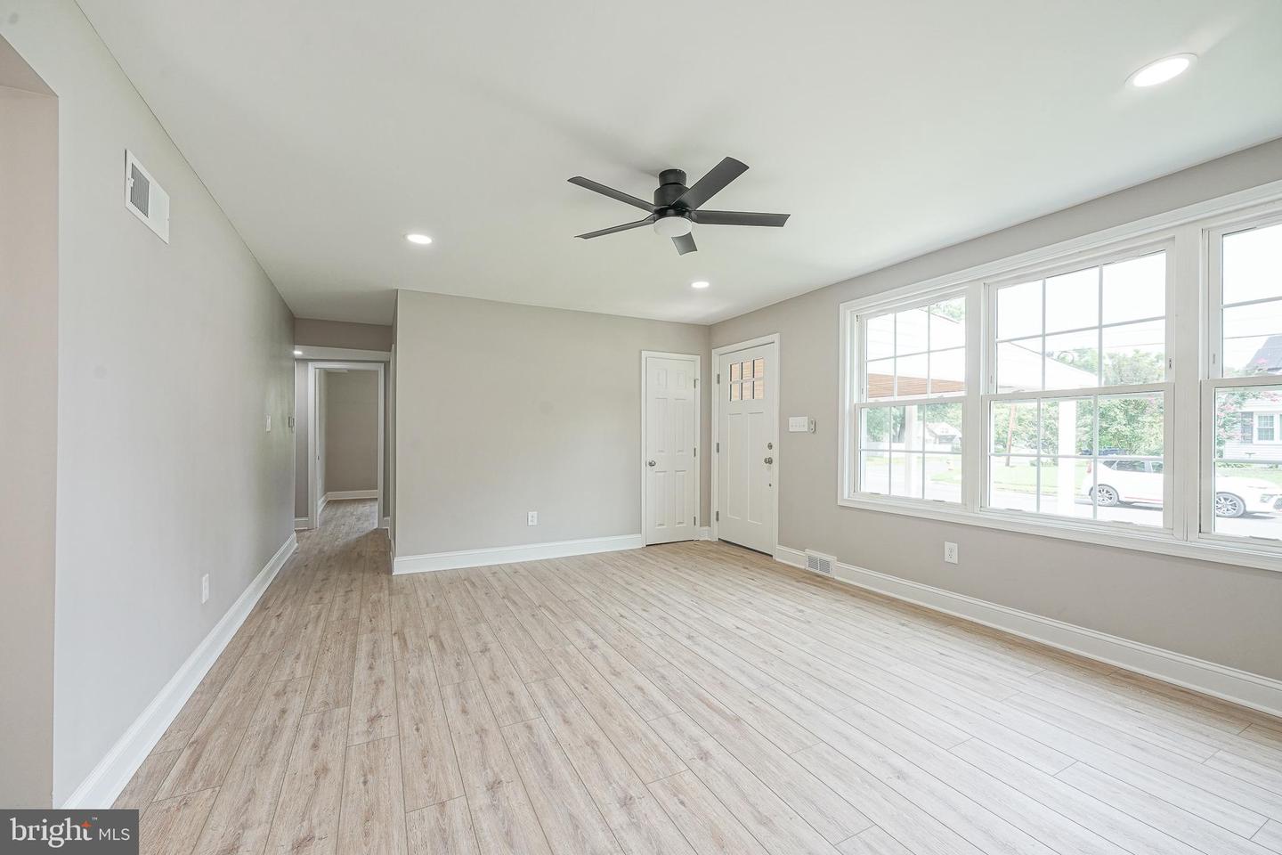 412 W Cedar Ave Property Photo 5