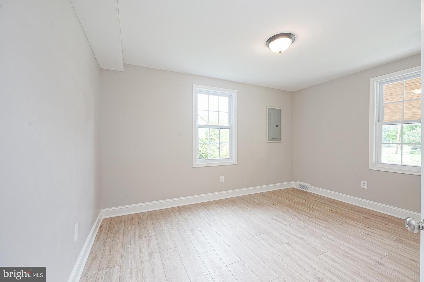412 W Cedar Ave Property Photo 15