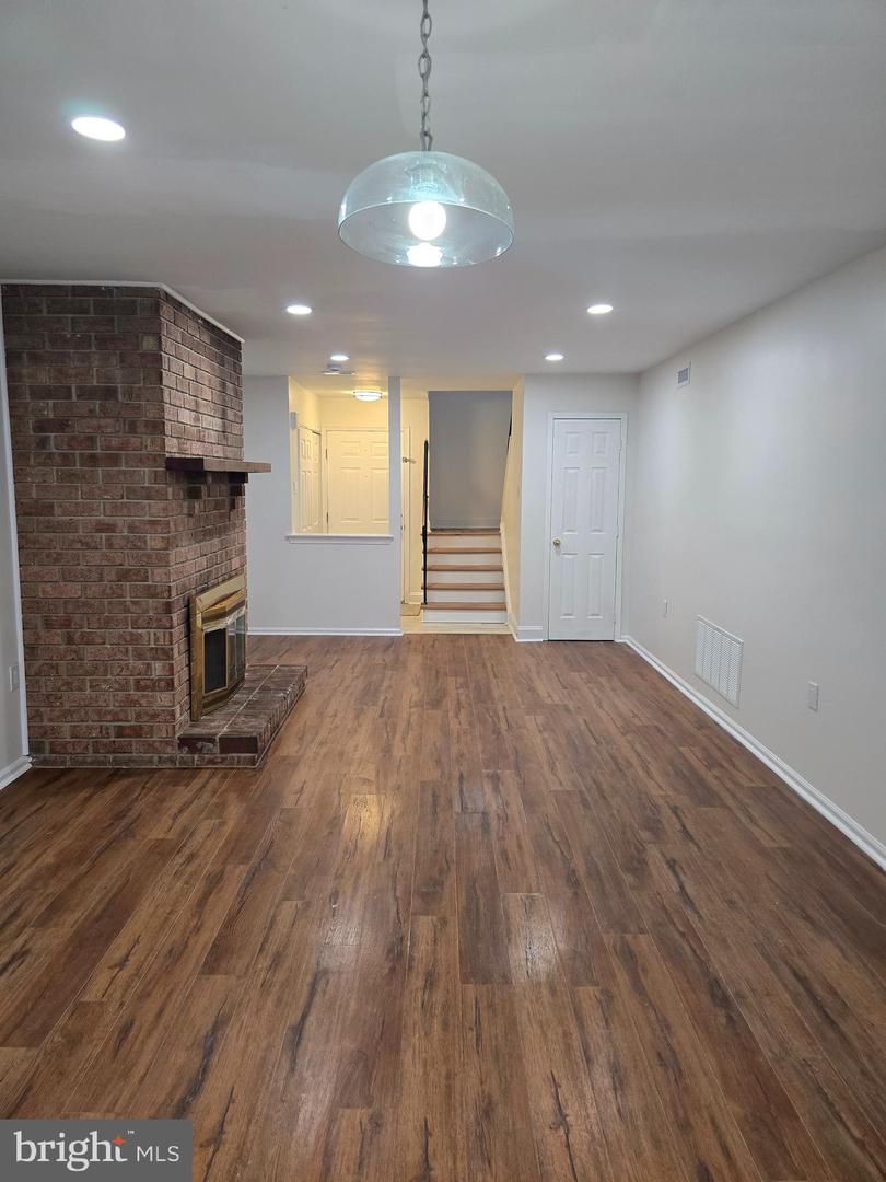 56 Lafayette Ln Property Photo 3