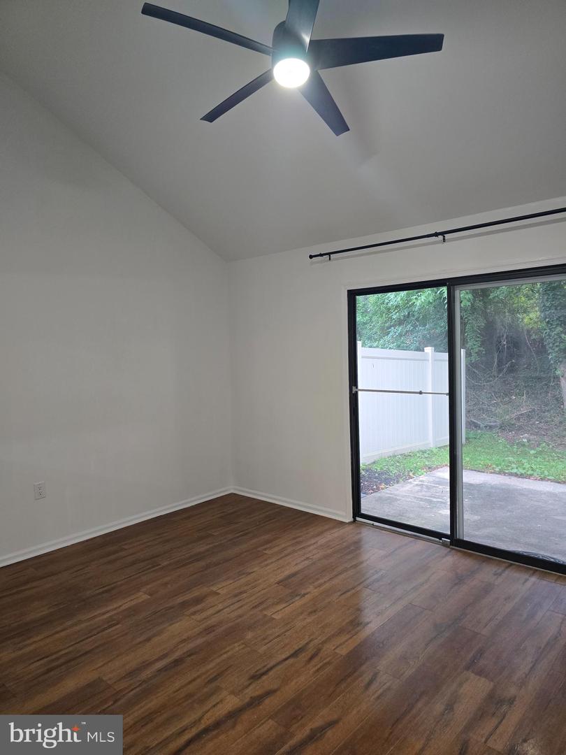56 Lafayette Ln Property Photo 5