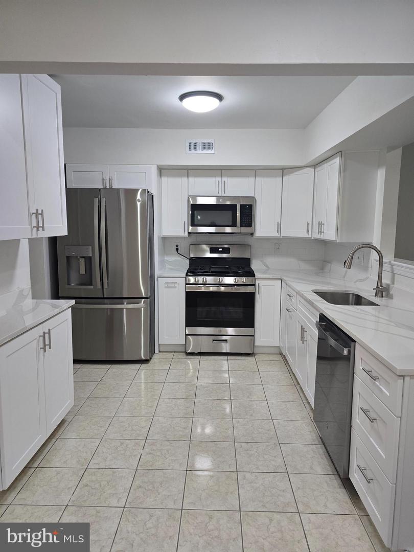 56 Lafayette Ln Property Photo 7