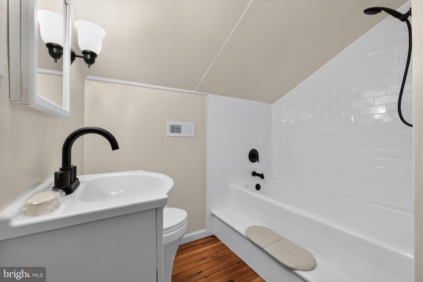 708 Colford Property Photo 28
