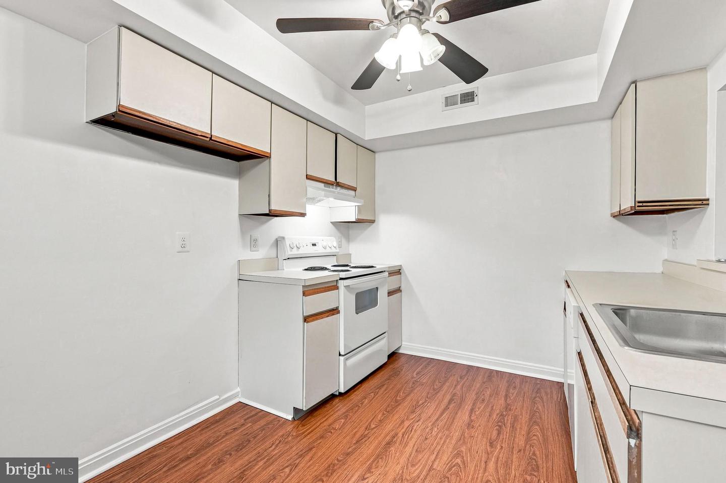1007 Gregorys Way Property Photo 11