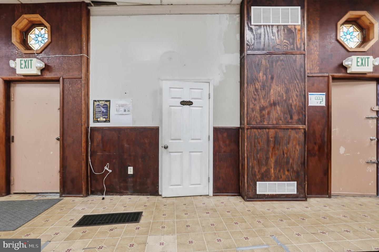 1142-1148 S Broadway Property Photo 23