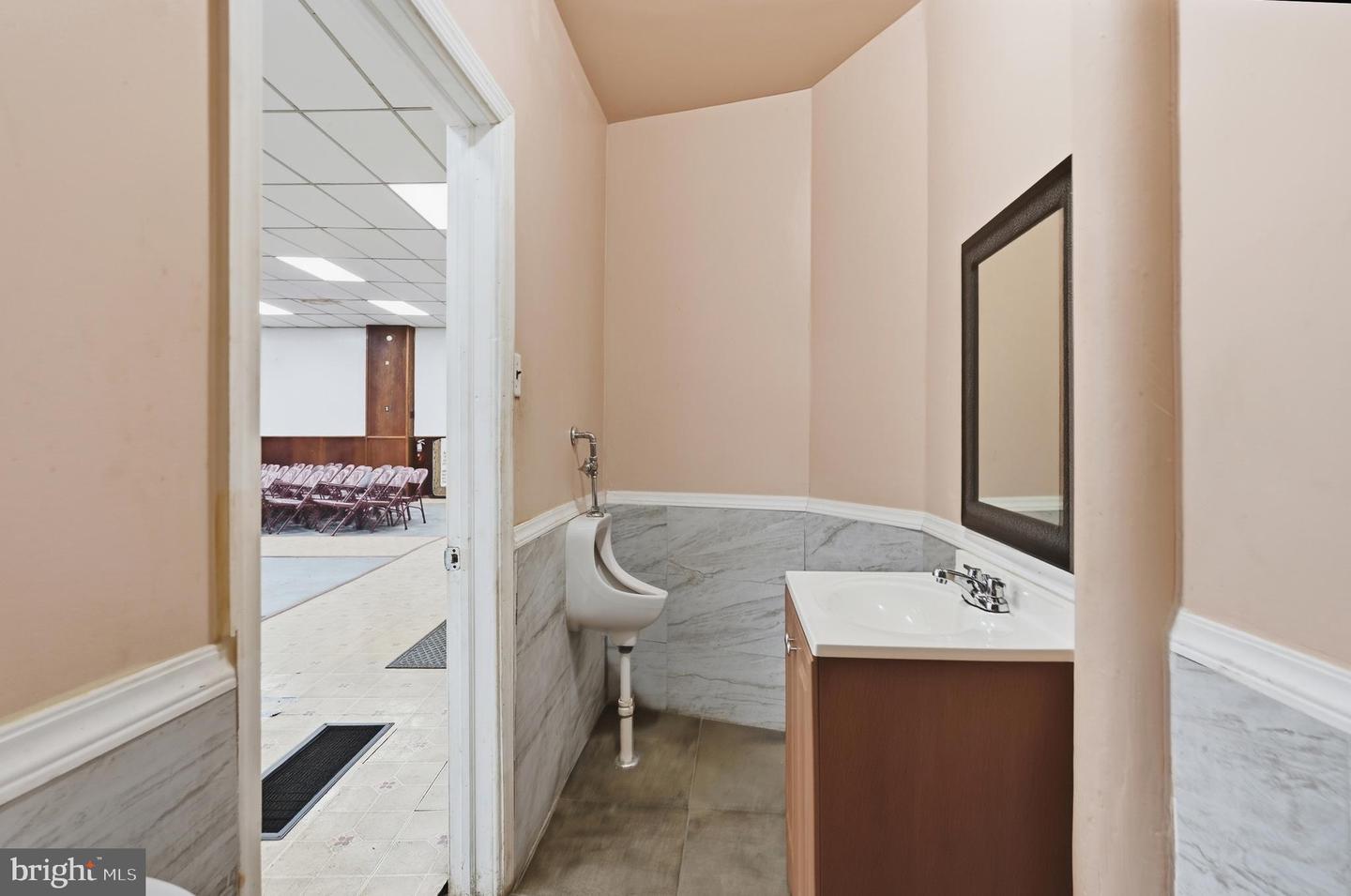 1142-1148 S Broadway Property Photo 25