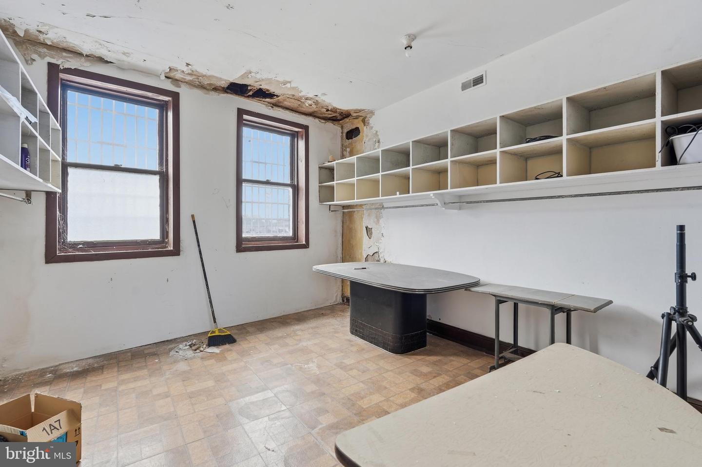 1142-1148 S Broadway Property Photo 33