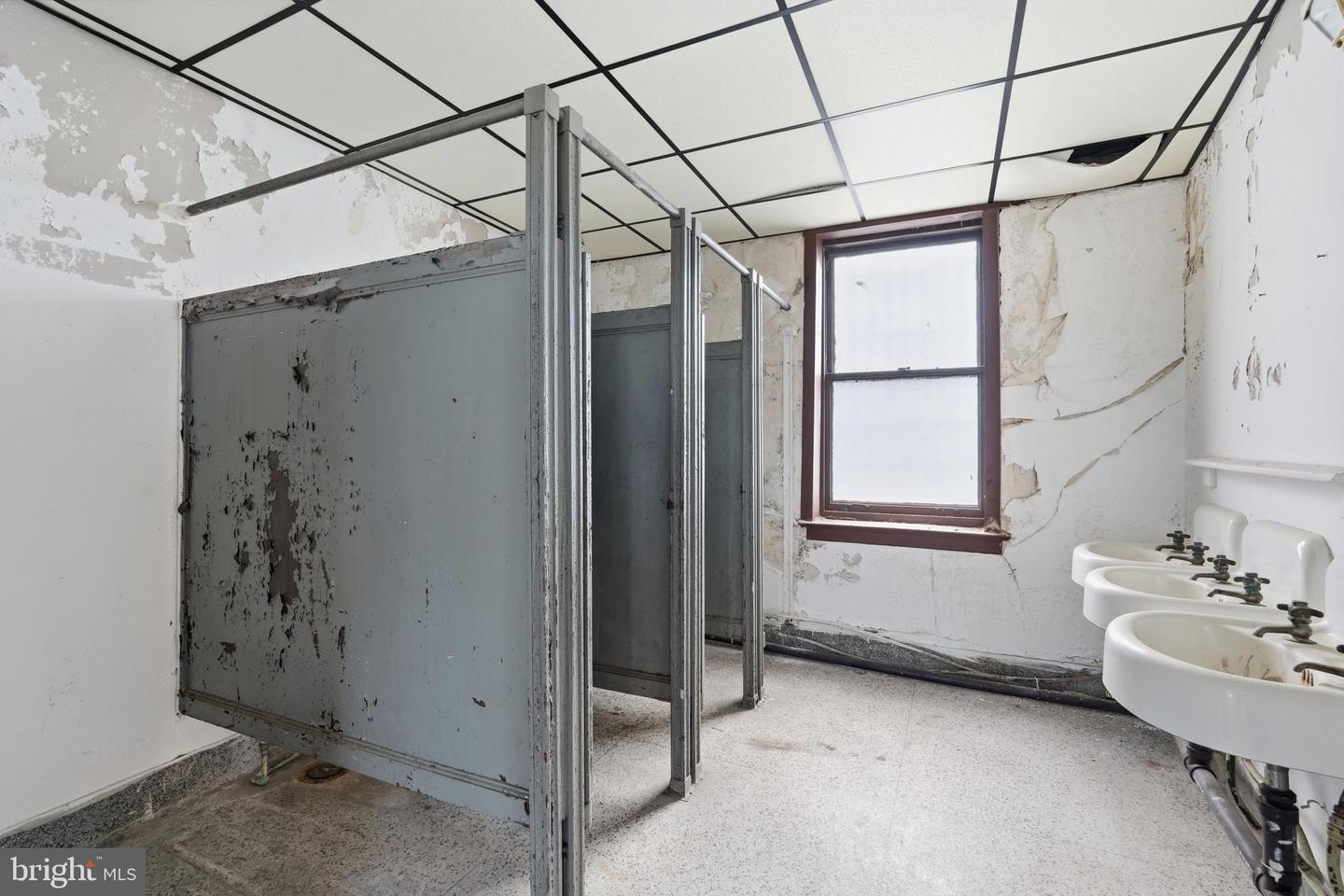 1142-1148 S Broadway Property Photo 38