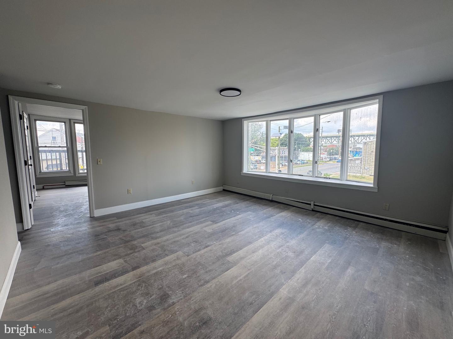 242 N BROADWAY #B Property Photo 1