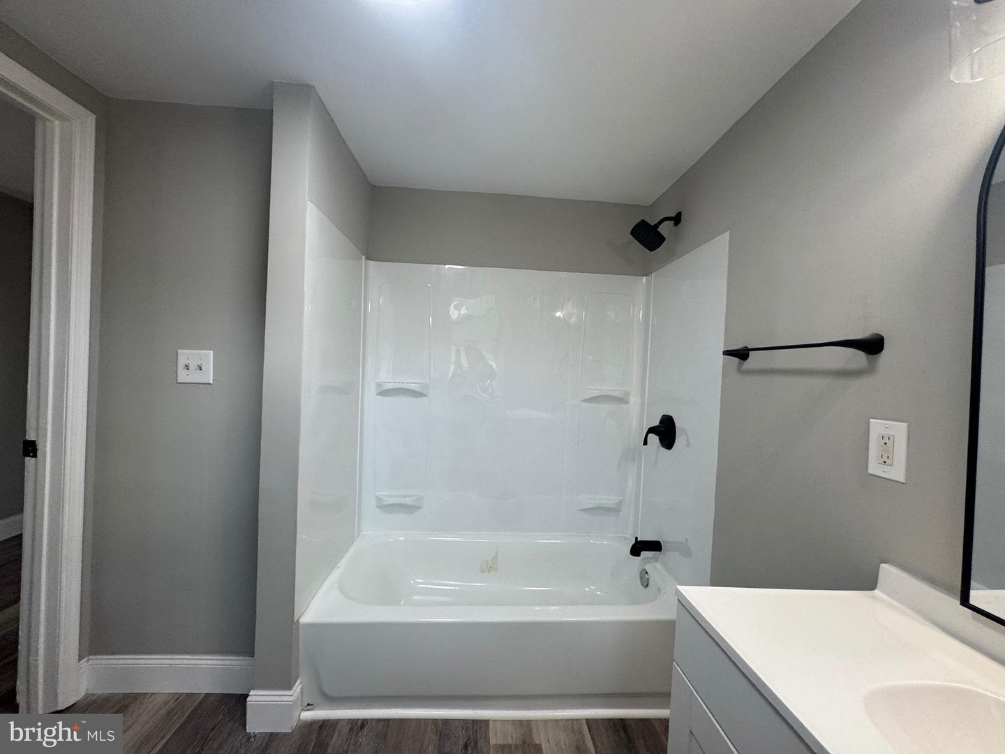 242 N Broadway #c Property Photo 2