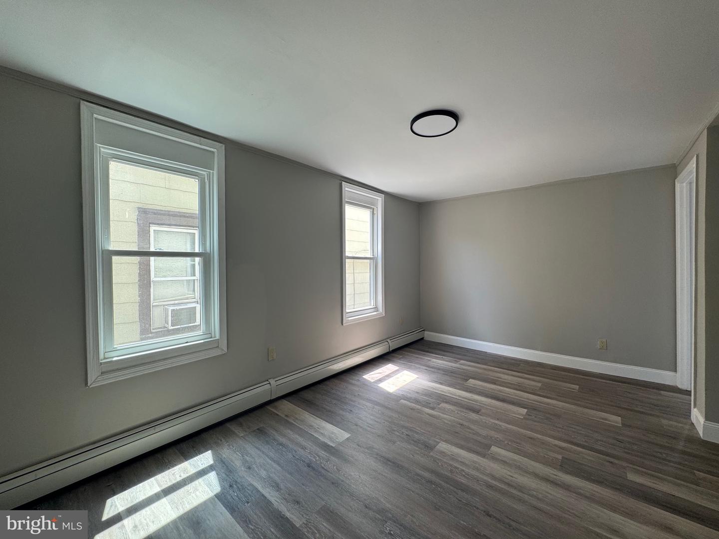 242 N Broadway #c Property Photo 4