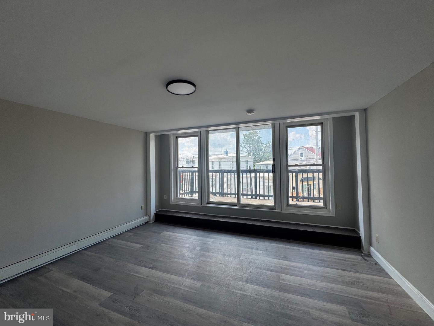 242 N Broadway #c Property Photo 5