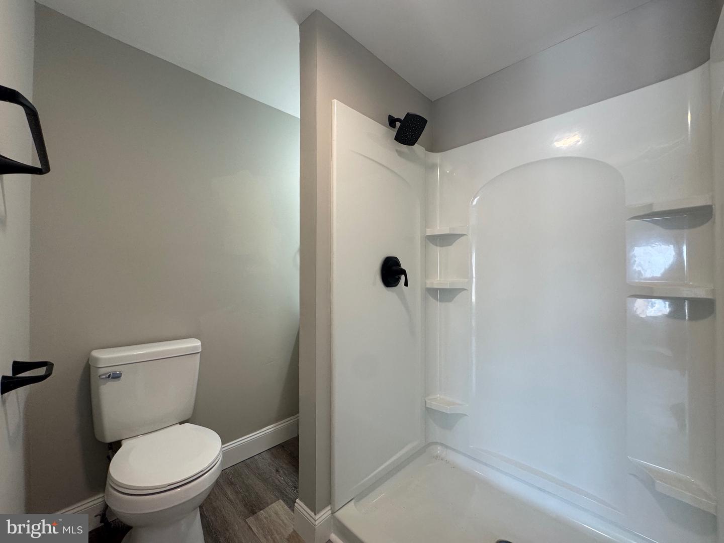 242 N Broadway #c Property Photo 6