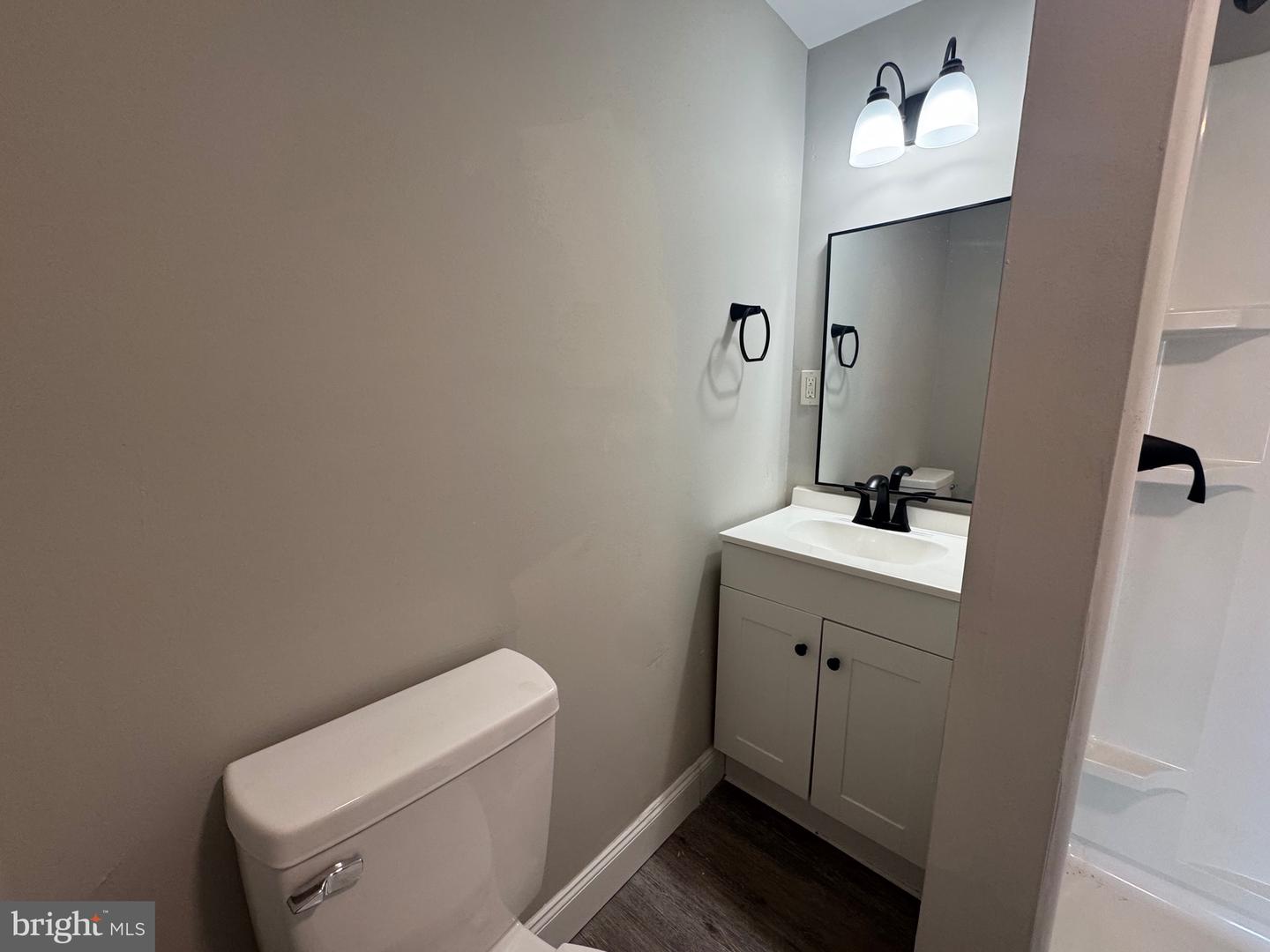 242 N Broadway #c Property Photo 7