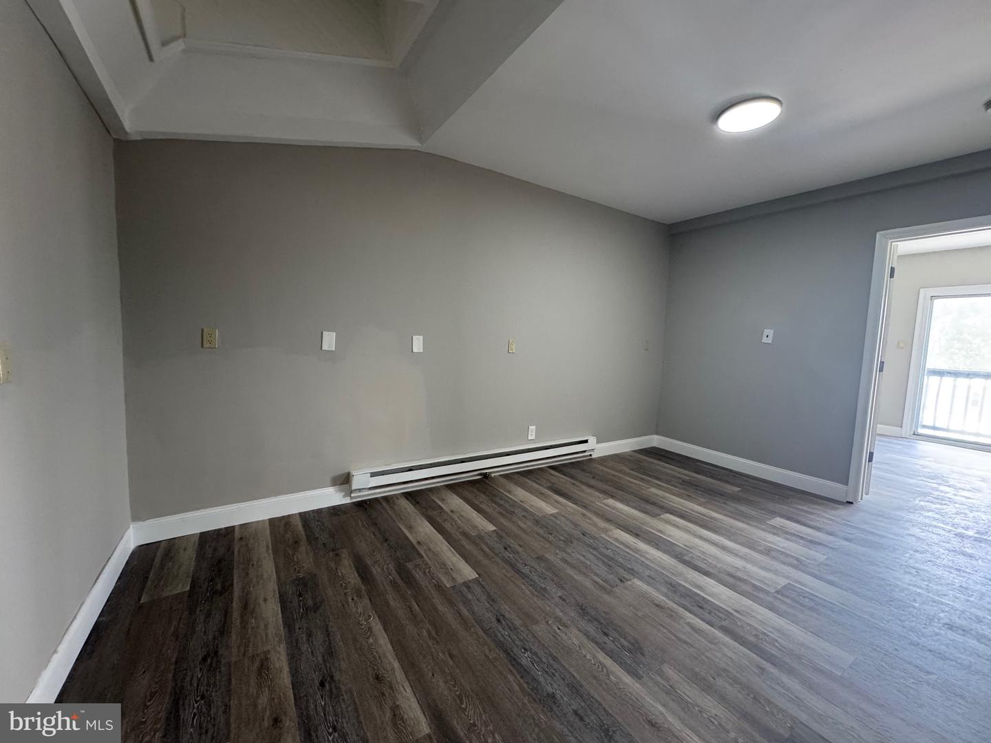 242 N Broadway #c Property Photo 11