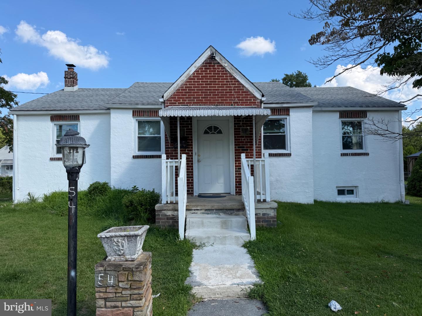 54 Watson Blvd Property Photo 1