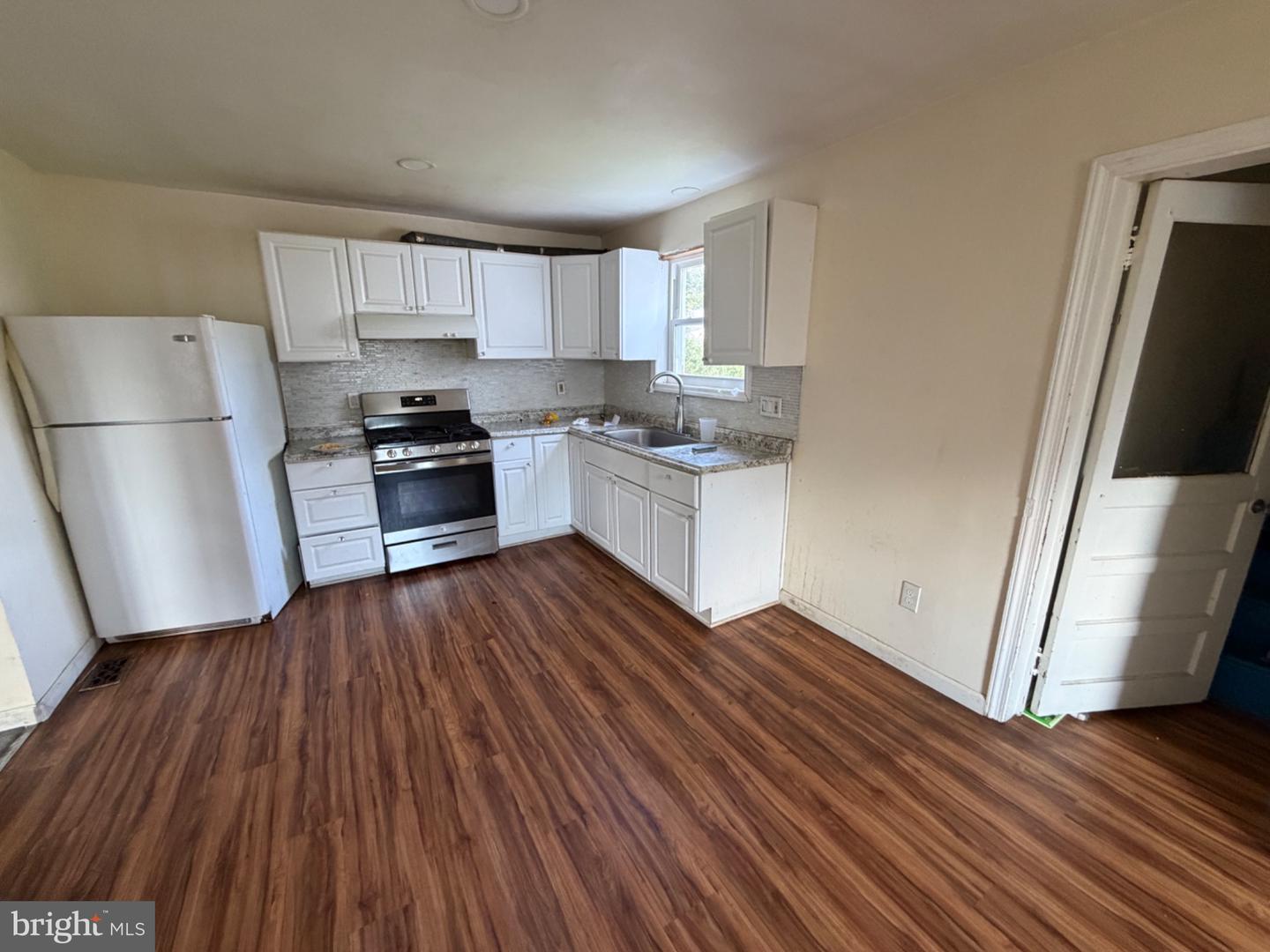 54 Watson Blvd Property Photo 4