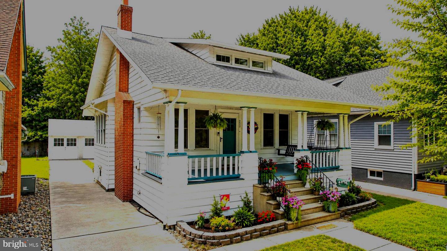 233 CRESTMONT TER