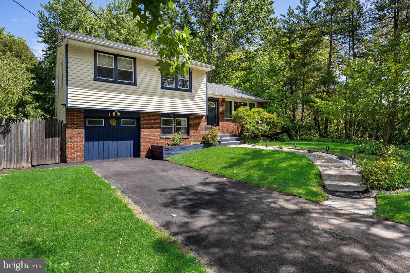 120 N Valleybrook Rd Property Photo 1