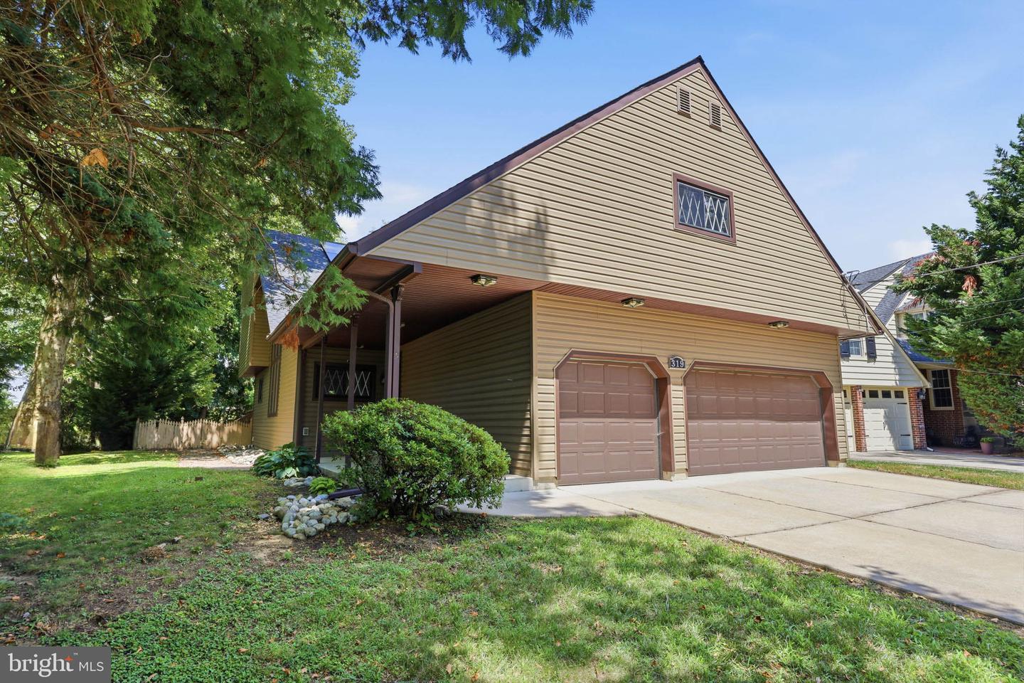 319 Oaklawn Ave Property Photo 1