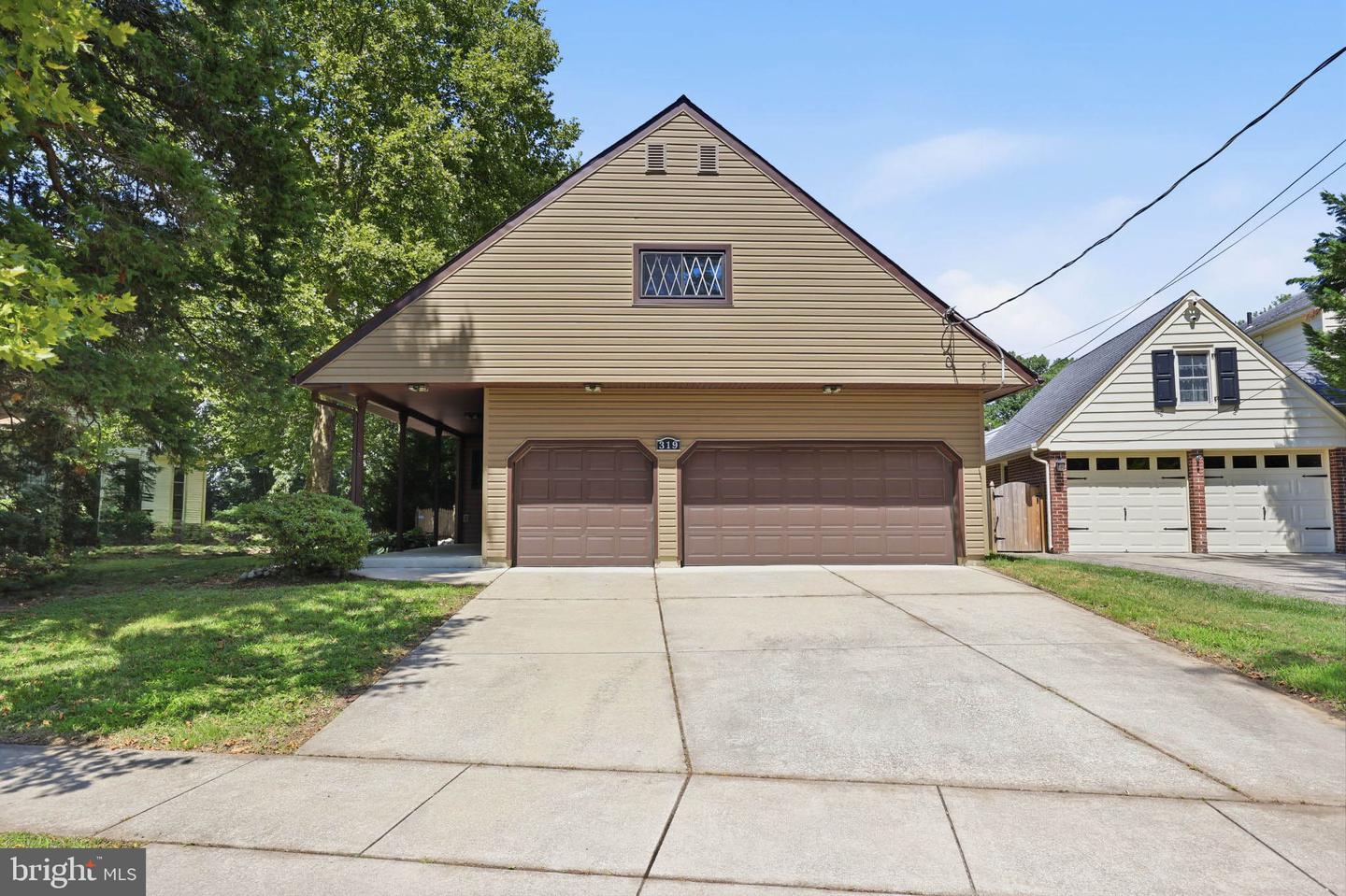 319 Oaklawn Ave Property Photo 2