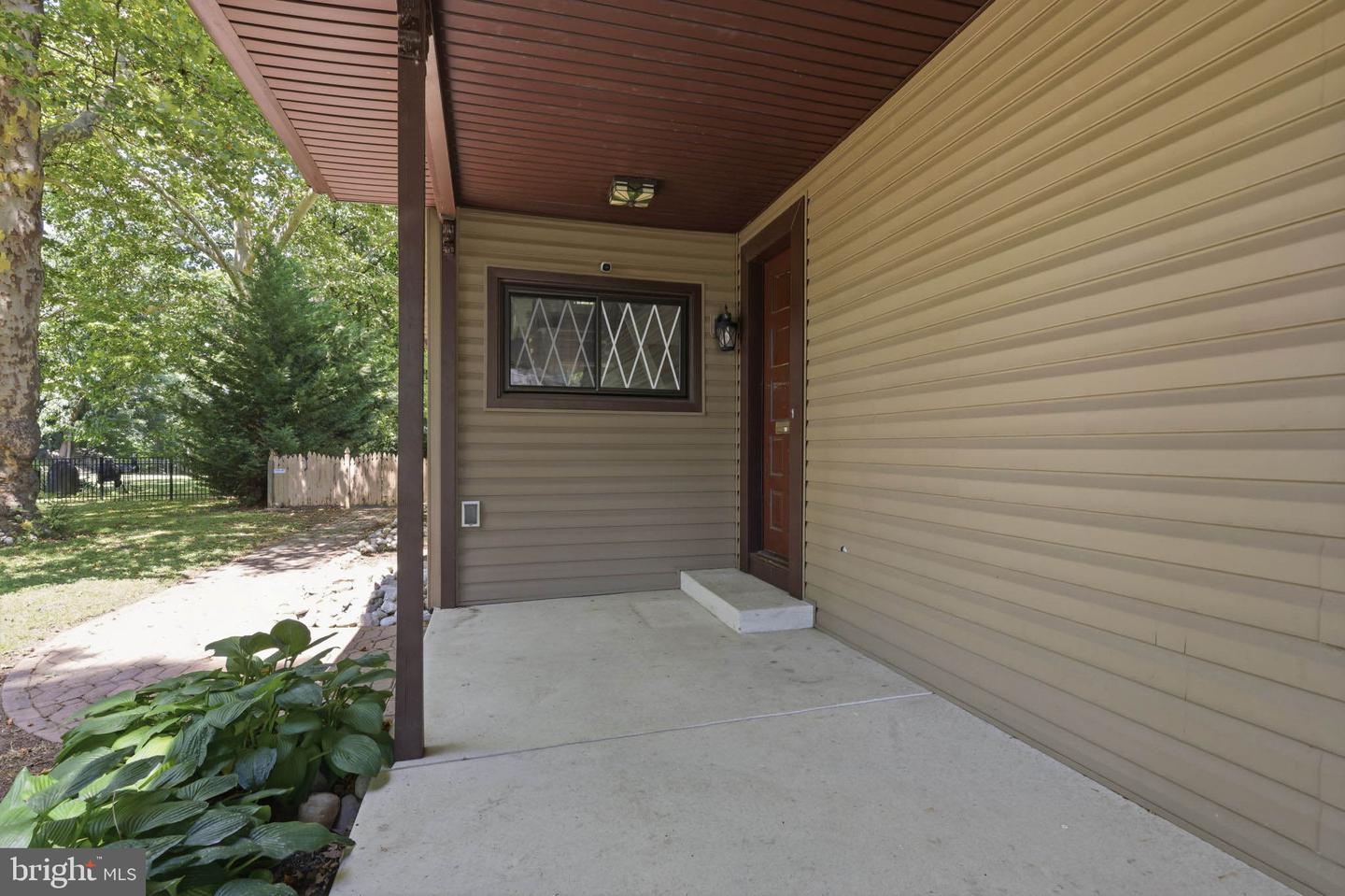 319 Oaklawn Ave Property Photo 3