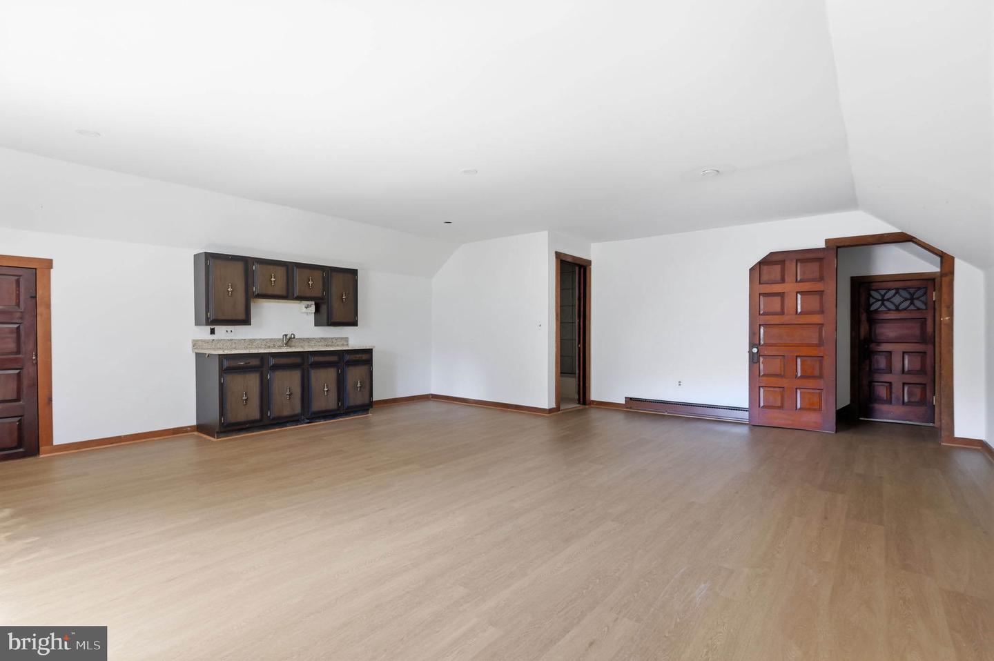 319 Oaklawn Ave Property Photo 32