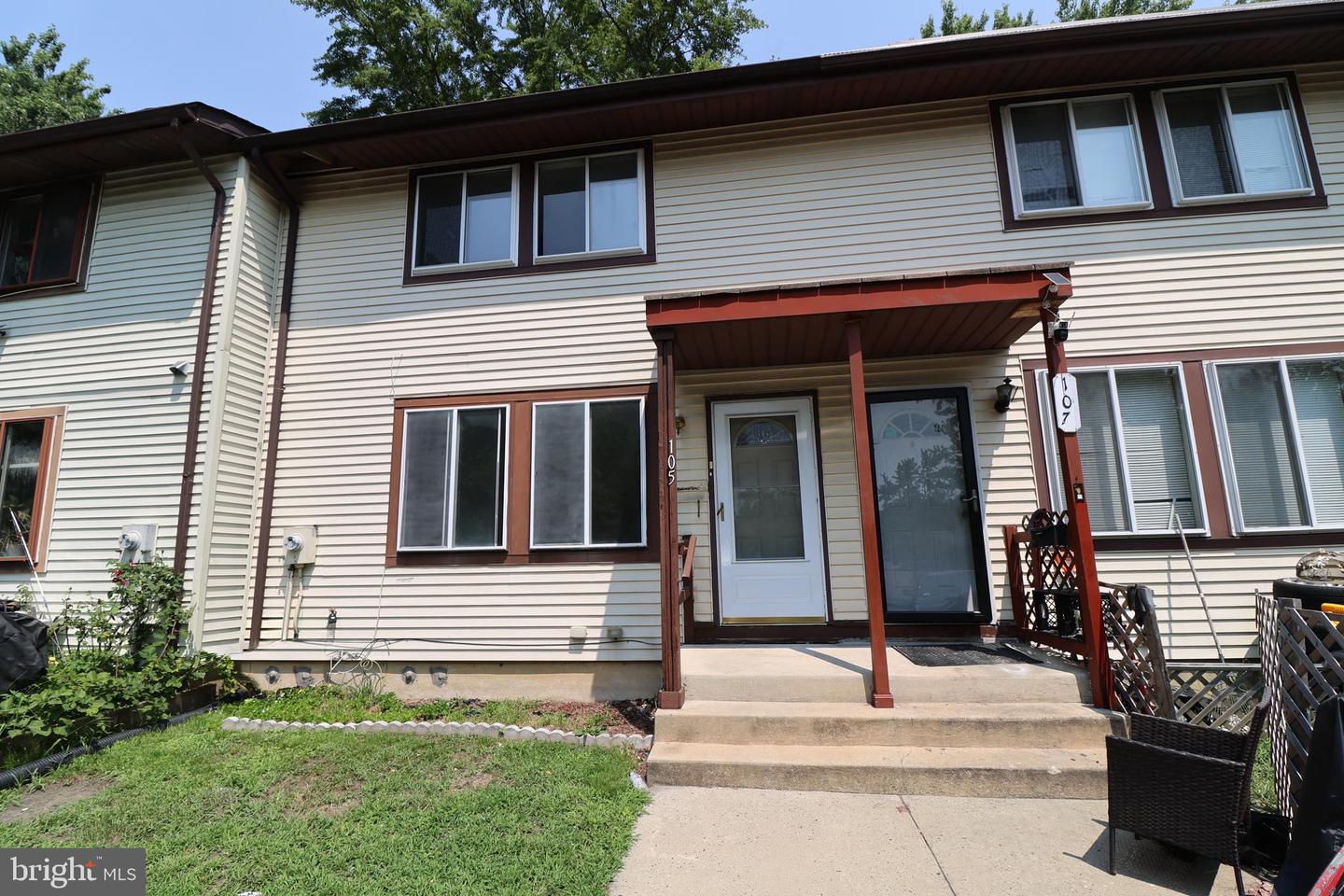 105 S Holland St Property Photo 1