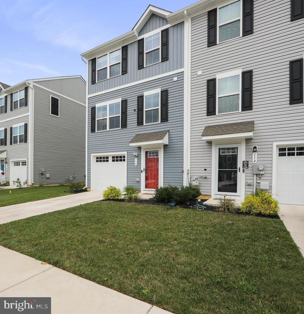 112 Rowand Way E Property Photo 3