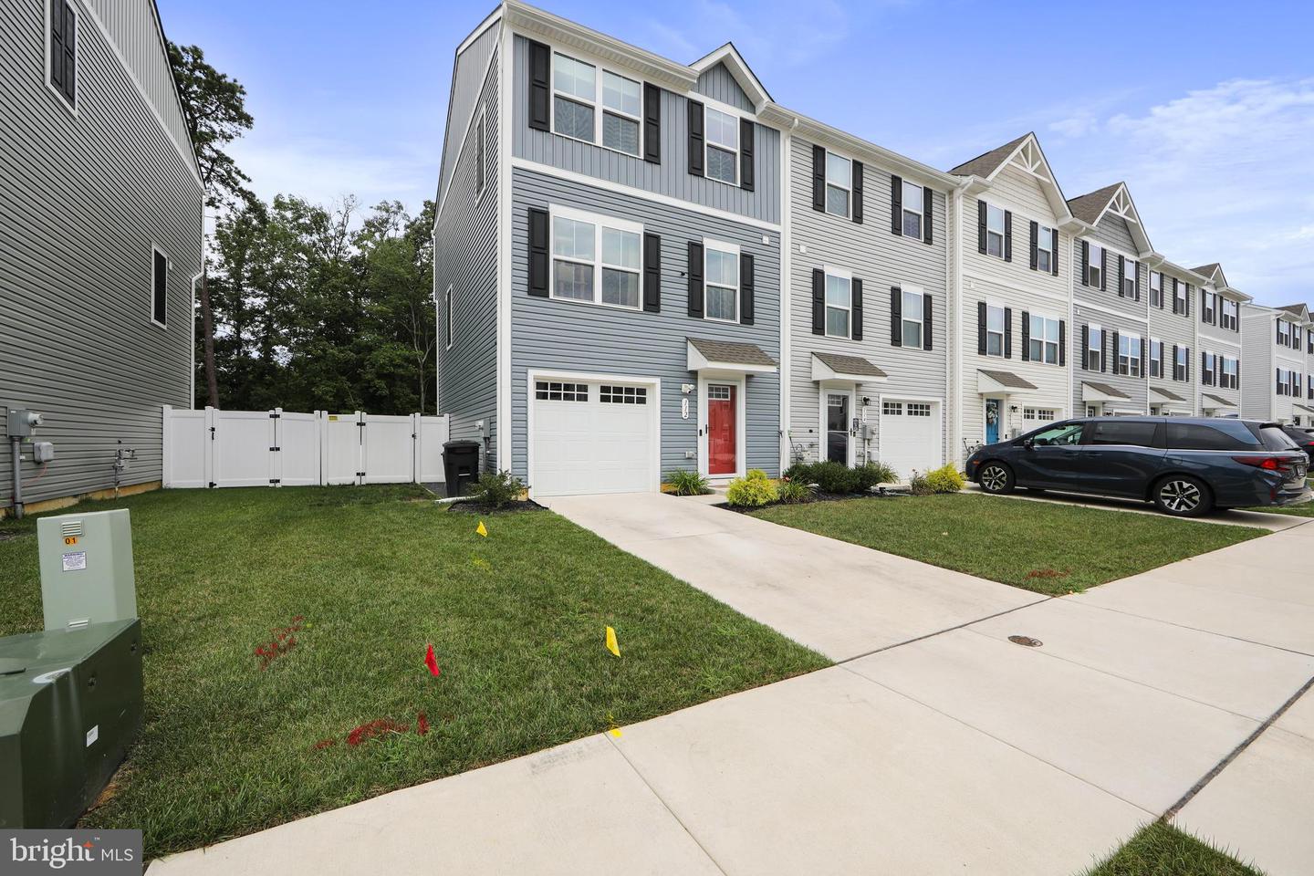 112 Rowand Way E Property Photo 4
