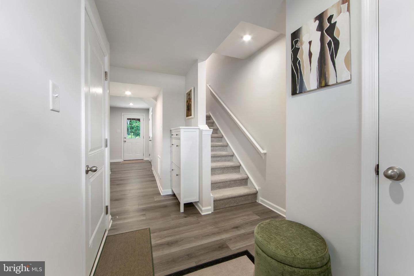 112 Rowand Way E Property Photo 5
