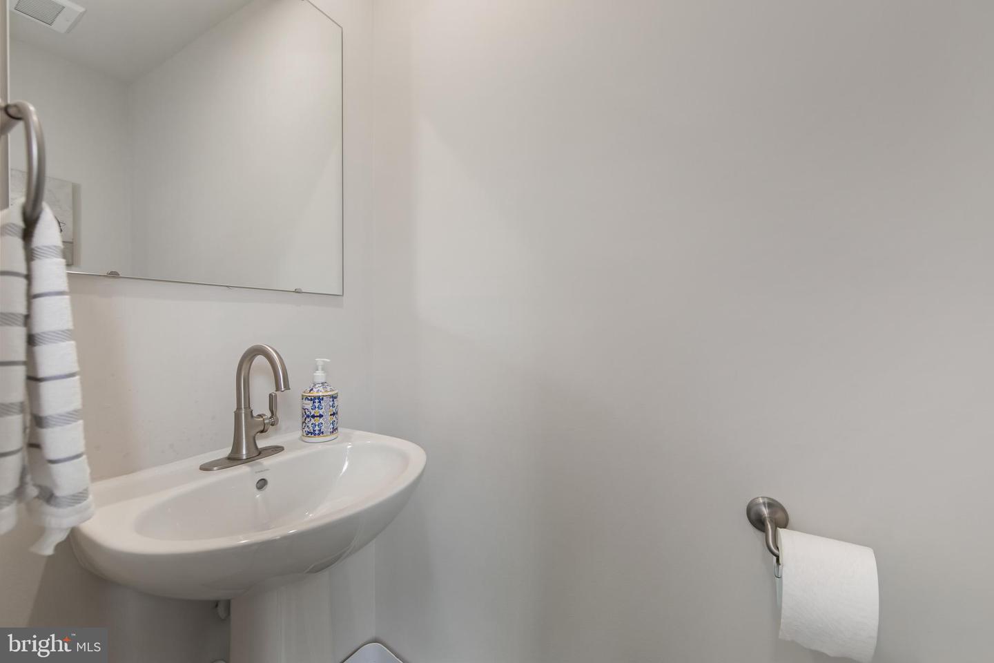 112 Rowand Way E Property Photo 9