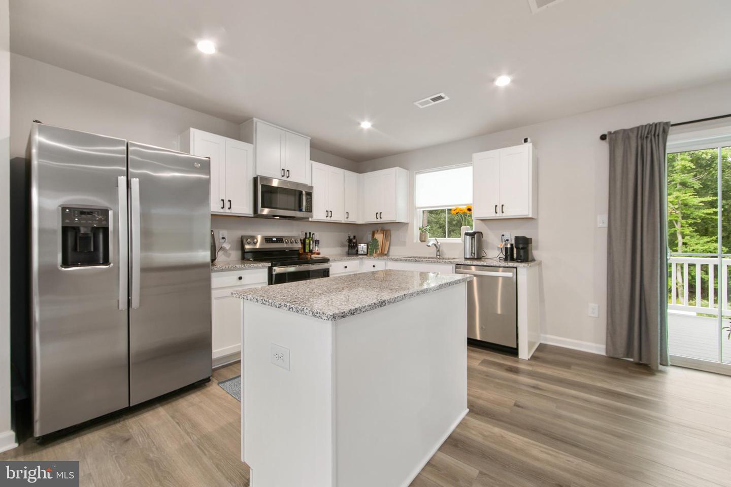 112 Rowand Way E Property Photo 12