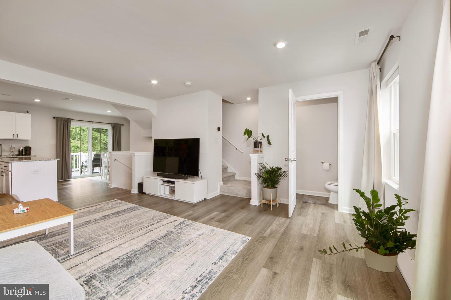 112 Rowand Way E Property Photo 18