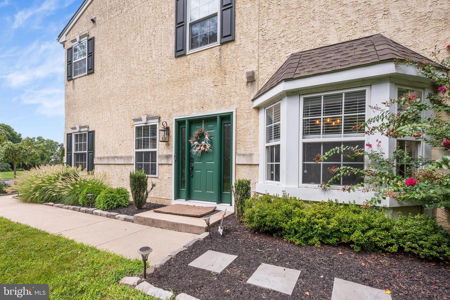 39 Versailles Blvd Property Photo 4